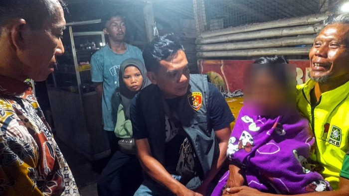 Geger Bocah Perempuan Menggigil di Tengah Hujan, Mengaku Kabur Dari Rumah
