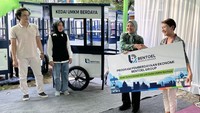 Penyerahan gerobak Kedai UMKM Berdaya dari Bentoel Group itu langsung diserah terimakan oleh Menteri Ketenagakerjaan Republik Indonesia Ida Fauziyah dan Direktur Hubungan Eksternal Bentoel Group Dian Widyanarti kepada para pelaku UMKM dari berbagai daerah di Jabodetabek.