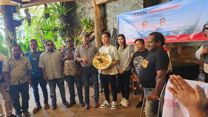 Gibran Rakabuming usai mendengar aspirasi dari kelompok disabilitas di Papua (Adrial/detikcom)