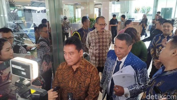Hotman hingga Inul Ngadu ke Luhut Banyak Pemda Sudah Tagih Pajak 40-75%