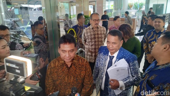 Hotman hingga Inul Ngadu ke Luhut Banyak Pemda Sudah Tagih Pajak 40-75%