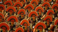 Apa itu Hari Republik? India membebaskan diri dari pemerintahan kolonial Inggris pada 15 Agustus 1947. Dokumen pemerintahan baru diadopsi pada bulan November 1949.  Tapi, baru pada tanggal 26 Januari 1950, konstitusi India mulai berlaku.
