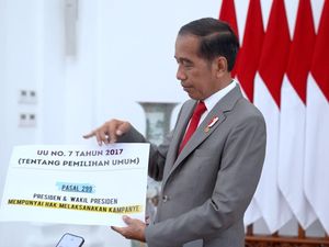 Jelaskan Presiden Boleh Kampanye, Jokowi Bawa Kertas Besar Isi UU Pemilu