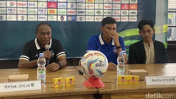Jumpa pers PSIM Jogja jelang menghadapi Semen Padang di Stadion Mandala Krida, Jogja, Jumat (26/1/2024).