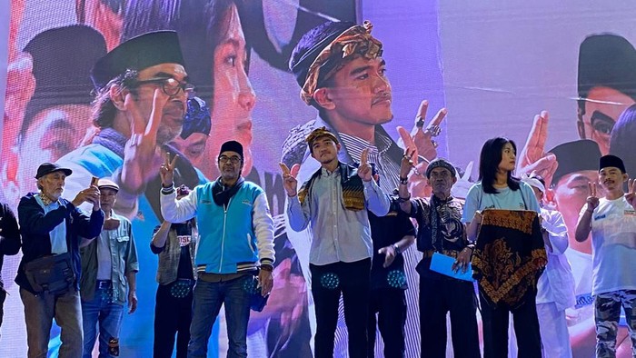 Ketua Umum Partai Solidaritas Indonesia (PSI) Kaesang Pangarep menghadiri deklarasi seniman Prabowo Sareng Gibran (Sawargi) di Bandung, Jawa Barat, Jumat (26/1/2024).