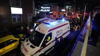 Petugas pemadam kebakaran telah dikerahkan ke lokasi kejadian dan upaya telah dilakukan untuk memadamkan api.  