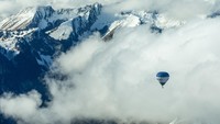 Indah kan pemandangan pegunungan Swiss.