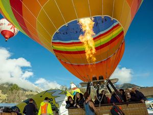 Mengerikan! Turis Tewas Usai Jatuh dari Balon Udara