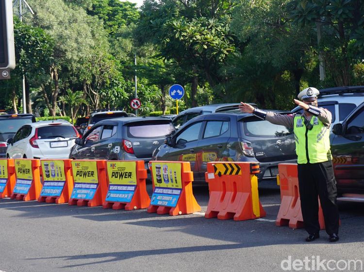 Pemotor dari Arah Sidoarjo Dilarang Melintas Jembatan Mayangkara Surabaya