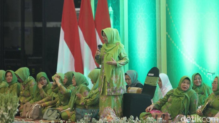 Ketua PW Muslimat NU Jatim Nyai Hj Masruroh Wahid