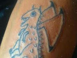 Kocak! Niat Mau Keren Malah Amburadul Gambar Tato-nya