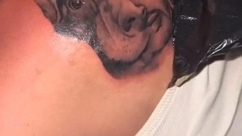 Niatnya mau setengah wajah anjing dan manusia, tapi jadinya aneh banget. Foto: Boredpanda