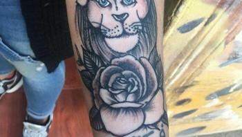 Wajah singanya kok agak meleyot ya. Foto: Boredpanda