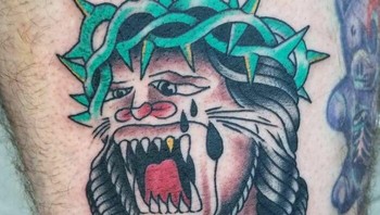 Mukanya sih garang tapi kok matanya sedih. Foto: Boredpanda