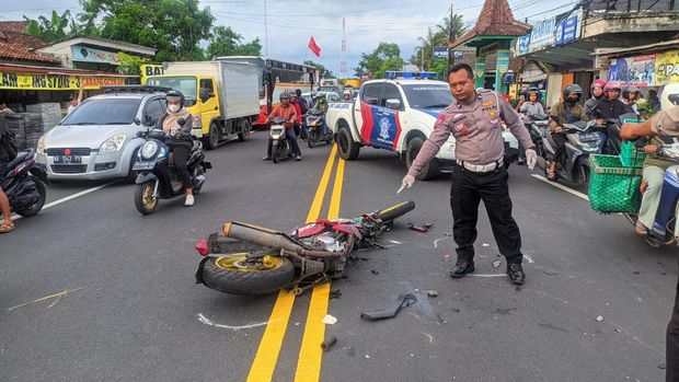 Kondisi kendaraan yang terlibat kecelakan di Jalan Jogja-Wates tepatnya di sekitar Dusun Siwalan, Kalurahan Sentolo, Kapanewon Sentolo, Kulon Progo, Jumat (26/1/2024).