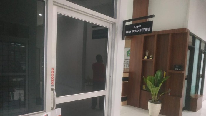 KPK segel kantor BPPD Sidoarjo