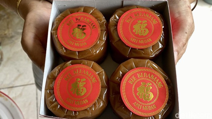 Kue keranjang di Surabaya laris manis jelang Imlek.