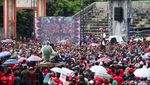 Lautan Manusia Sambut Ganjar Pranowo di Stadion Golo Dukar Manggarai