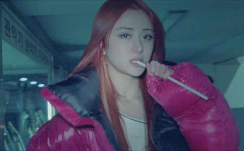 LE SSERAFIM dalam trailer berjudul Good Bones untuk comeback album minike-3 mereka 'EASY'.