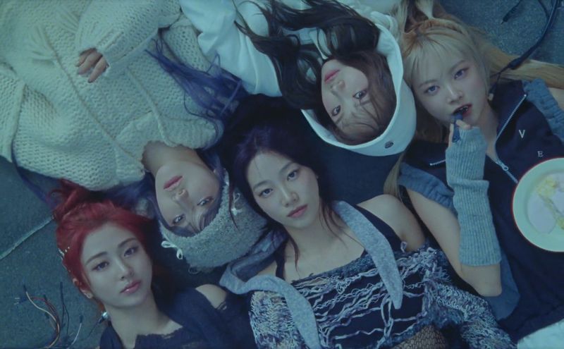 LE SSERAFIM dalam trailer berjudul Good Bones untuk comeback album minike-3 mereka 'EASY'.