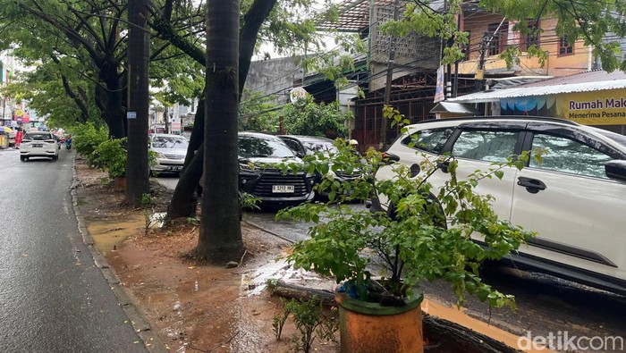 Jalan Poros Bumi Tamalanrea Permai (BTP), Makassar, Sulawesi Selatan (Sulsel) macet parah.