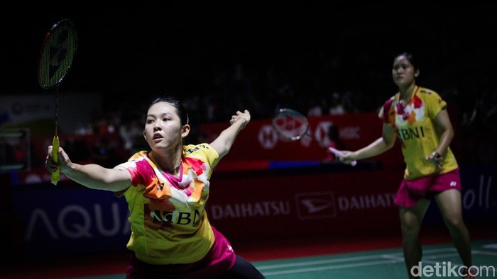 Lanny Tria Mayasari/Ribka Sugiarto lanjut ke semifinal Indonesia Masters 2024. Satu-satunya wakil ganda putri Merah-Putih itu menang 2 gim atas ganda Belanda di Istora Senayan, Jumat (26/1/2024) sore WIB.