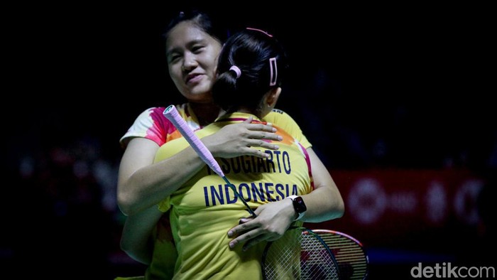 Lanny Tria Mayasari/Ribka Sugiarto lanjut ke semifinal Indonesia Masters 2024. Satu-satunya wakil ganda putri Merah-Putih itu menang 2 gim atas ganda Belanda di Istora Senayan, Jumat (26/1/2024) sore WIB.