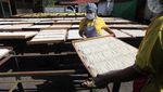 Mengintip Dapur Pembuatan Mi Tradisional China di Surabaya