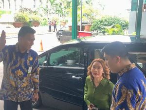 Luhut Rapat Bareng Hotman Paris hingga Inul soal Pajak Hiburan 40 Persen