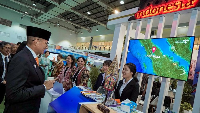 Menteri Pariwisata dan Ekonomi Kreatif/Kepala Badan Pariwisata dan Ekonomi Kreatif Sandiaga Salahuddin Uno