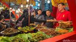 Merah Merona Pusat Perbelanjaan Jelang Imlek