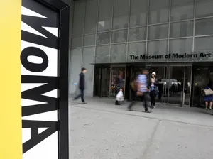 Seniman yang Tampil Tanpa Busana di Pameran Marina Abramovic Gugat MoMa