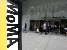 Seniman yang Tampil Tanpa Busana di Pameran Marina Abramovic Gugat MoMa