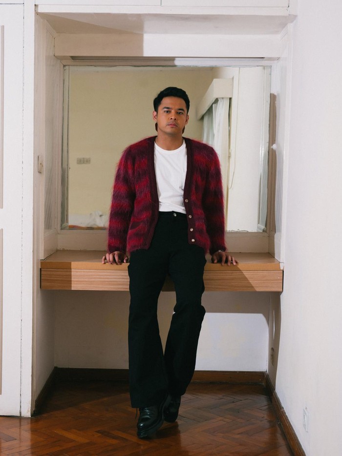 Nadhif Basalamah rilis lagu Tiba-tiba Jumat Lagi.