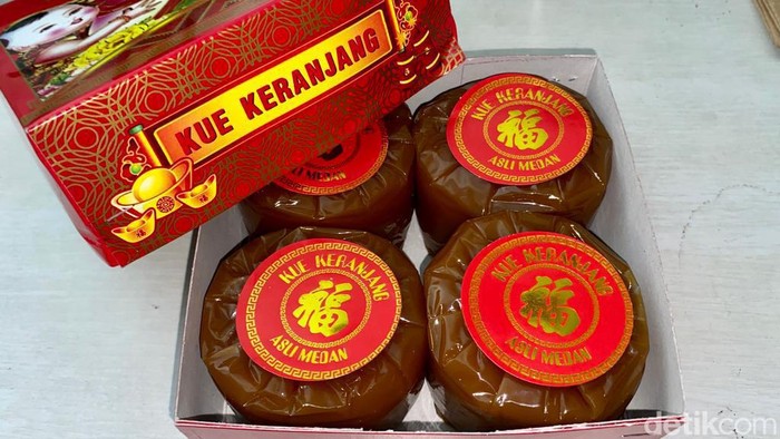 Pembuatan Kue Keranjang di Surabaya Jelang Imlek Jelang imlek, pedagang kue keranjang di Jalan Kalidami IX Nomor 9, Mojo, Kecamatan Gubeng, Kota Surabaya panen cuan.