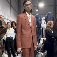 Pria setinggi 187 cm ini sempat mengunggah beberapa foto dan video dari momen istimewa tersebut di Instagram. Unggahan tersebut langsung banjir pujian dari netizen yang bangga dengan pencapaiannya. (Foto: Instagram/@raihanfahrizal__)