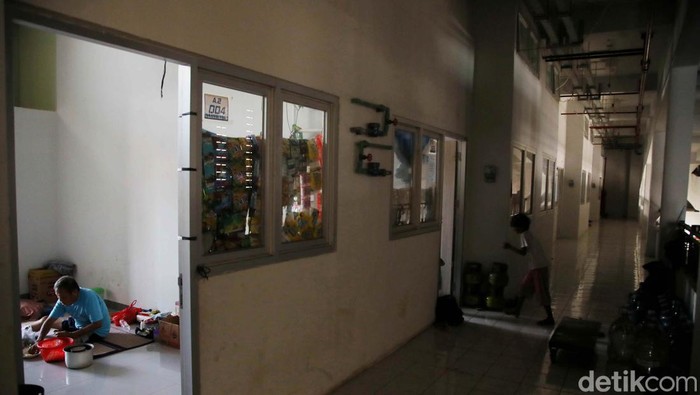 Penerobos Kampung Susun Bayam Menagih Keadilan Sudah tiga bulan warga menempati paksa Kampung Susun Bayam di Jakut. Mereka masih menagih janji Pemprov DKI dan JakPro agar bisa menempati rusun tersebut.