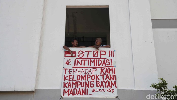 Penerobos Kampung Susun Bayam Menagih Keadilan Sudah tiga bulan warga menempati paksa Kampung Susun Bayam di Jakut. Mereka masih menagih janji Pemprov DKI dan JakPro agar bisa menempati rusun tersebut.