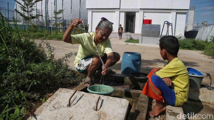 Penerobos Kampung Susun Bayam Menagih Keadilan Sudah tiga bulan warga menempati paksa Kampung Susun Bayam di Jakut. Mereka masih menagih janji Pemprov DKI dan JakPro agar bisa menempati rusun tersebut.