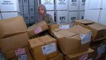Kesibukan Pengemasan Logistik Pemilu di Kudus