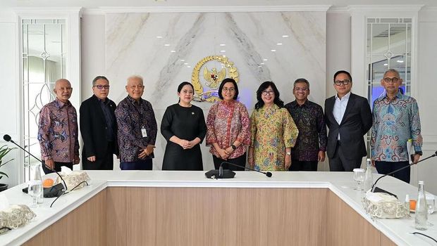 Pertemuan Menteri Keuangan Sri Mulyani Indrawati dengan Ketua DPR RI Puan Maharani untuk berkonsultasi mengenai pergantian anggota Dewas LPI dari unsur profesional. (Instagram @smindrawati)