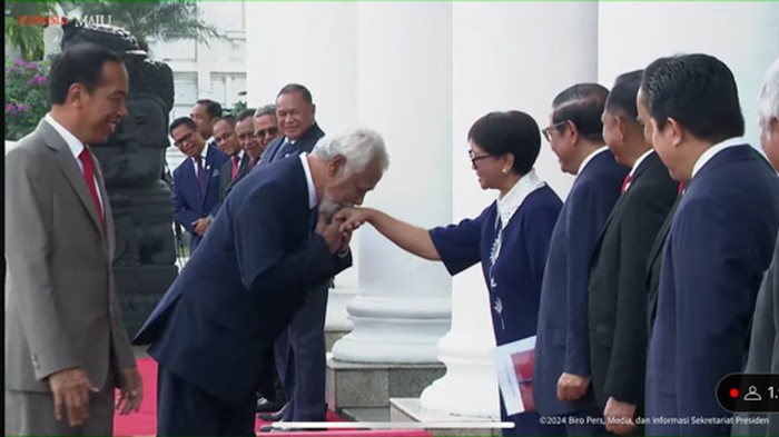 PM Timor Leste cium tangan Menlu Retno Marsudi (dok. YouTube Setpres)