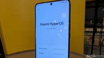 Poco X6 Pro 5G ini sudah menjalankan HyperOS. Ternyata ini merupakan varian global, sedangkan varian yang dirilis di Indonesia masih akan menggunakan MIUI. Foto: Virgina Maulita Putri/detikINET