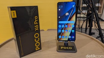 Layar Poco X6 Pro 5G menggunakan panel AMOLED berukuran 6,7 inch dengan resolusi 1,5K dan refresh rate 120Hz. Foto: Virgina Maulita Putri/detikINET