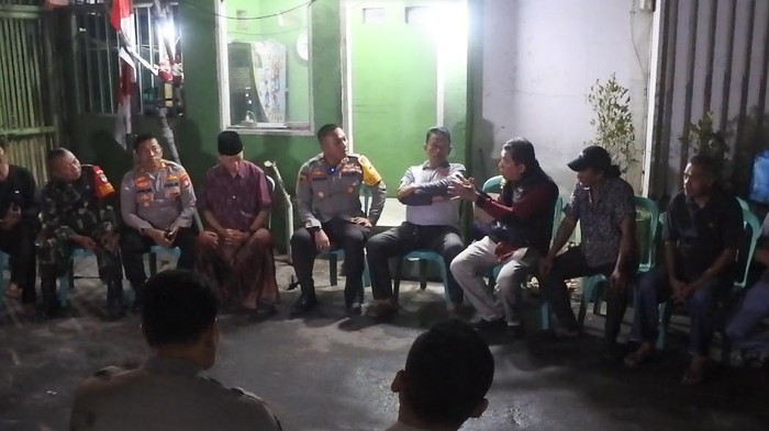 Polsek Pademangan melakukan kegiatan cooling system di Kelurahan Ancol, Pademangan, Jakarta Utara.