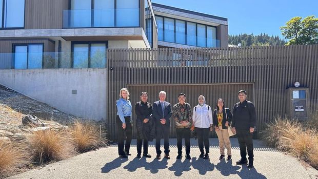 Pusat Pemulihan Aset Kejaksaan Agung melakukan perampasan aset milik terpidana Benny Tjokrosaputro, yakni satu rumah yang terletak di Kerry Drive 1/3 Kota Queenstown, New Zealand senilai 3,4 juta dolar New Zealand atau setara Rp 32,8 miliar. Sumber: Kejaksaan Agung