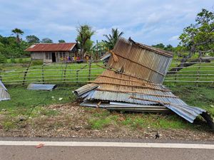 Angin Puting Beliung Landa Kupang, 14 Rumah-1 Gereja Rusak