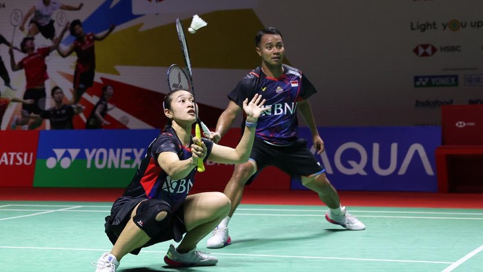 Rehan Naufal KUSHARJANTO & Lisa Ayu KUSUMAWATI (INA) pemain bulutangkis Indonesia di nomor Ganda Campuran saat bermain di turnamen bulutangkis Daihatsu Indonesia Masters di Istora Senayan, pada Rabu, 25 Januari 2024.Photo by : Humas PP PBSI