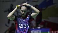 Pertandingan gim kedua berjalan ketat. Kedua pasangan terus kejar-kejaran angka sampai imbang Rehan/Lisa hanya unggul tipis 11-10 saat interval.