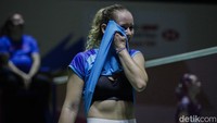 Namun, Rehan/Lisa lagi-lagi disalip oleh Toft/Graversen yang merebut lima angka beruntun untuk berbalik unggul 16-12. Rehan/Lisa pada akhirnya gagal membendung lawannya itu.